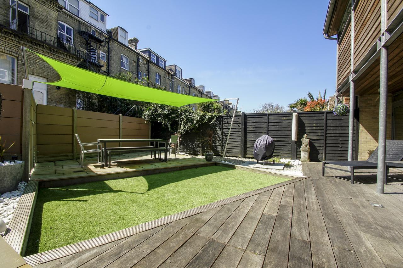 The Edge - Parking - By Brighton Holiday Lets Luaran gambar